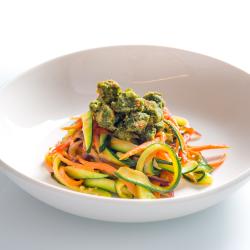 Sfizi di spinaci con tagliolini di verdure multi-color